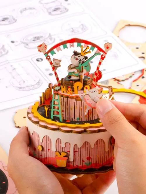 AM42 The Birthday Song wooden music box