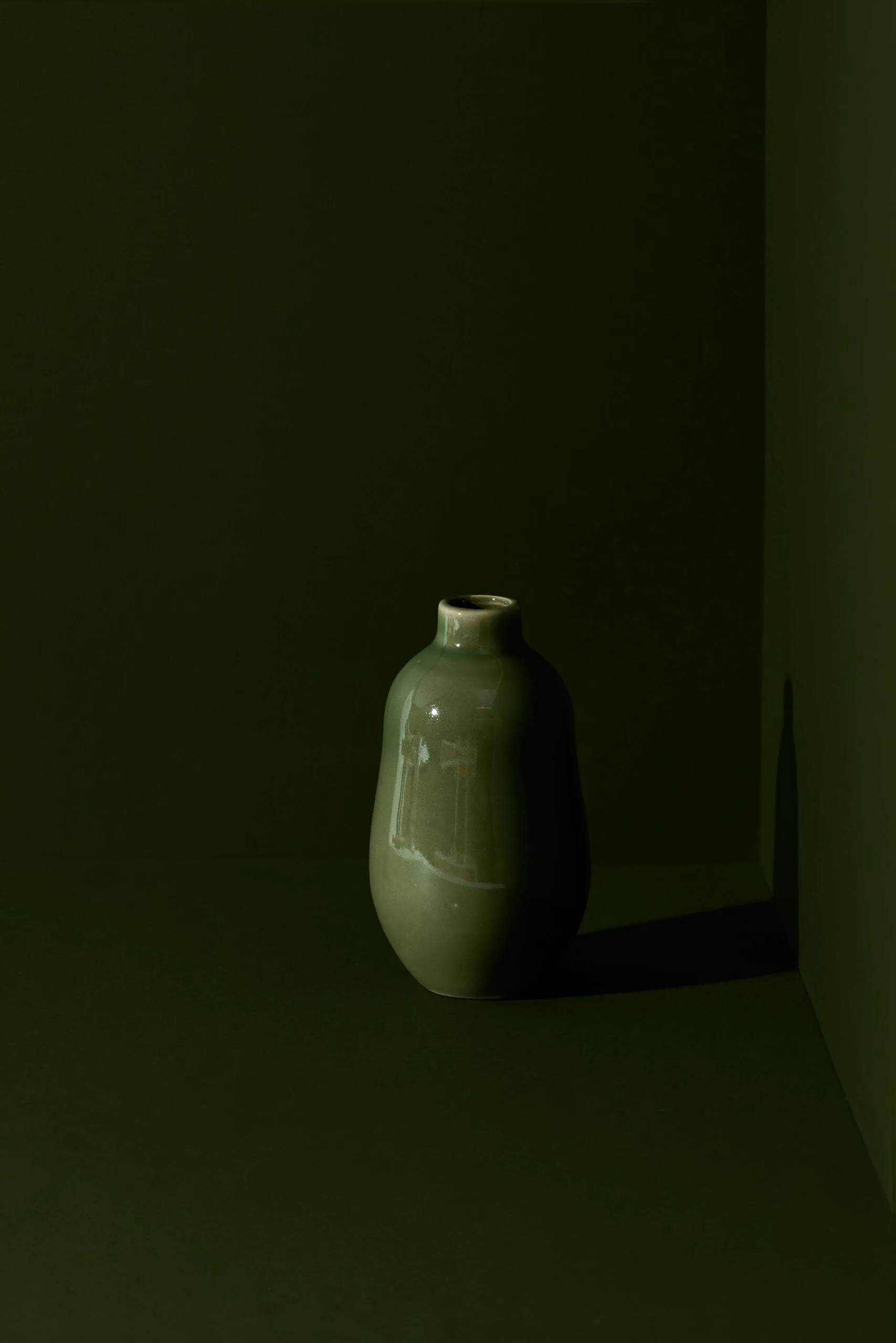 Gharyan Stoneware Vase: Matte Black - Image 6