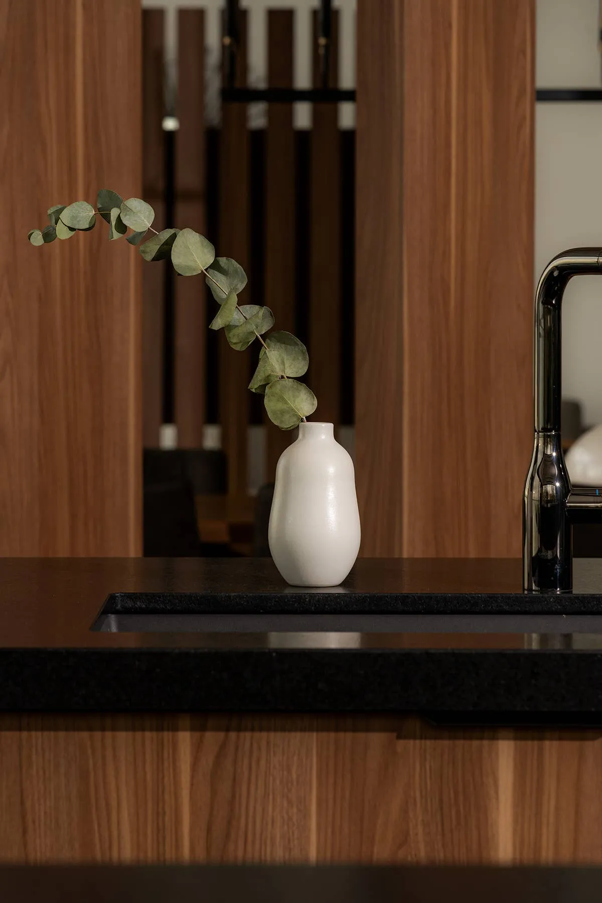 Gharyan Stoneware Vase: Matte Black - Image 3