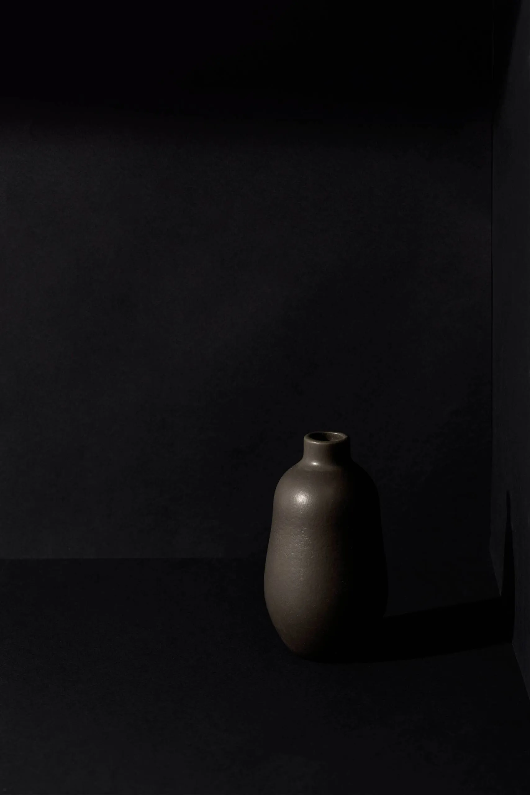 Gharyan Stoneware Vase: Matte Black - Image 2