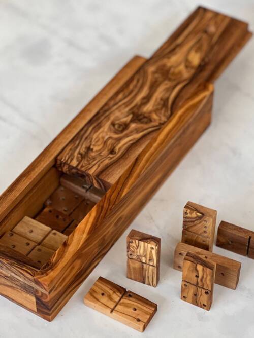 Dominos set with wooden dominoes box