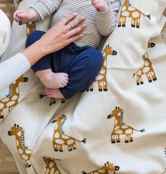 Gilly Giraffe Knit Cotton Baby Blanket - Image 2
