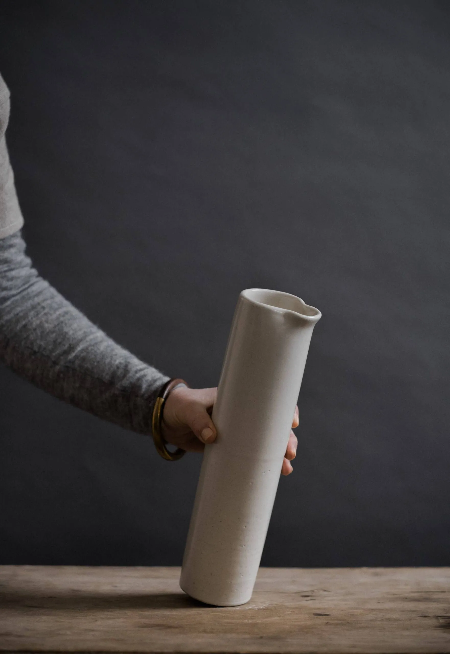 Pitcher/Pitcher: Sand/Sable