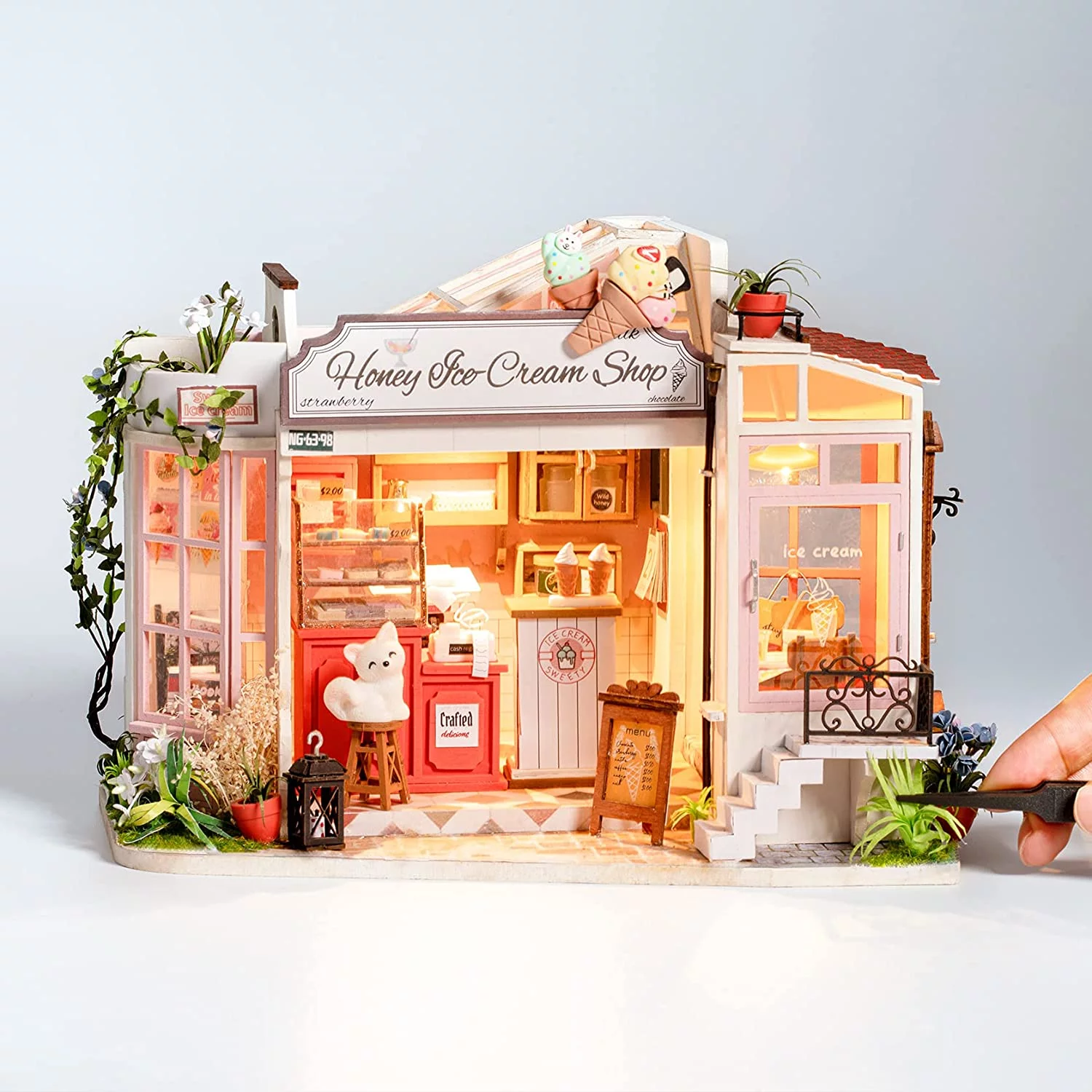 DG148 Honey Ice-cream Shop Rolife DIY miniature house