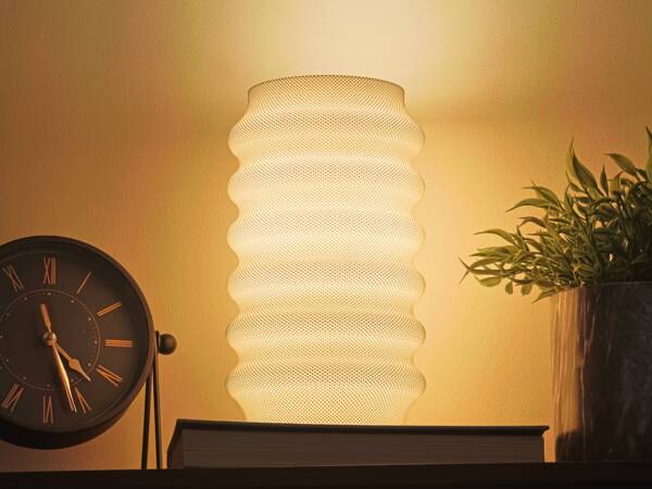 Wavy Desk Lamp for Living Room Simple Nightstand Table Lamp - Image 3