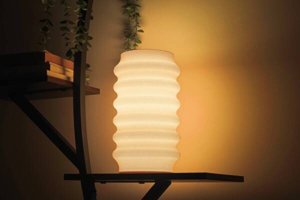 Wavy Desk Lamp for Living Room Simple Nightstand Table Lamp - Image 7