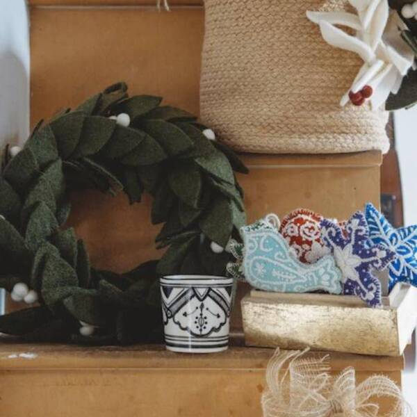 Felt Mistletoe Wreath: Default - Image 5